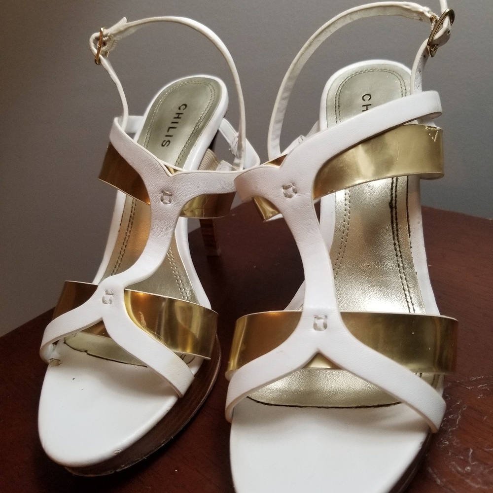 Chili's white heels - Picture 2 of 7